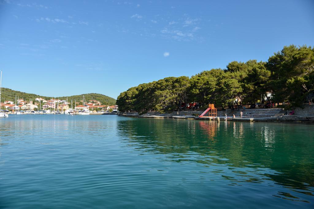 Apartments Lonic Kukljica Dış mekan fotoğraf